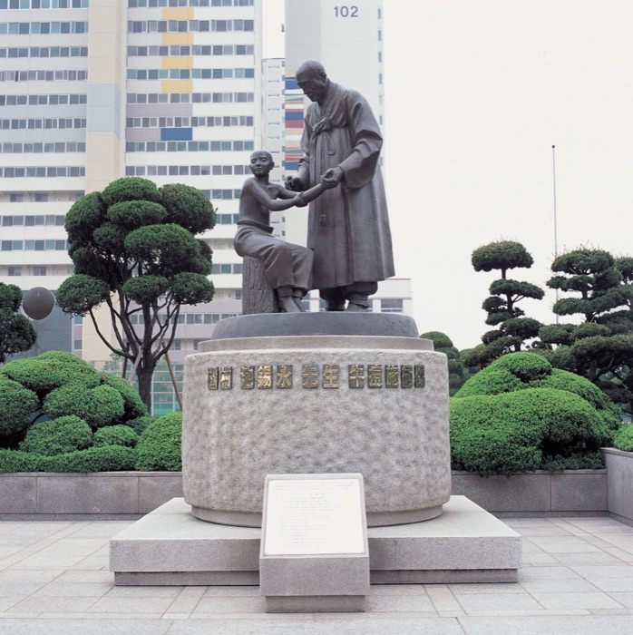 송촌 지석영 선생 상 Statue of Ji Seok-yeong